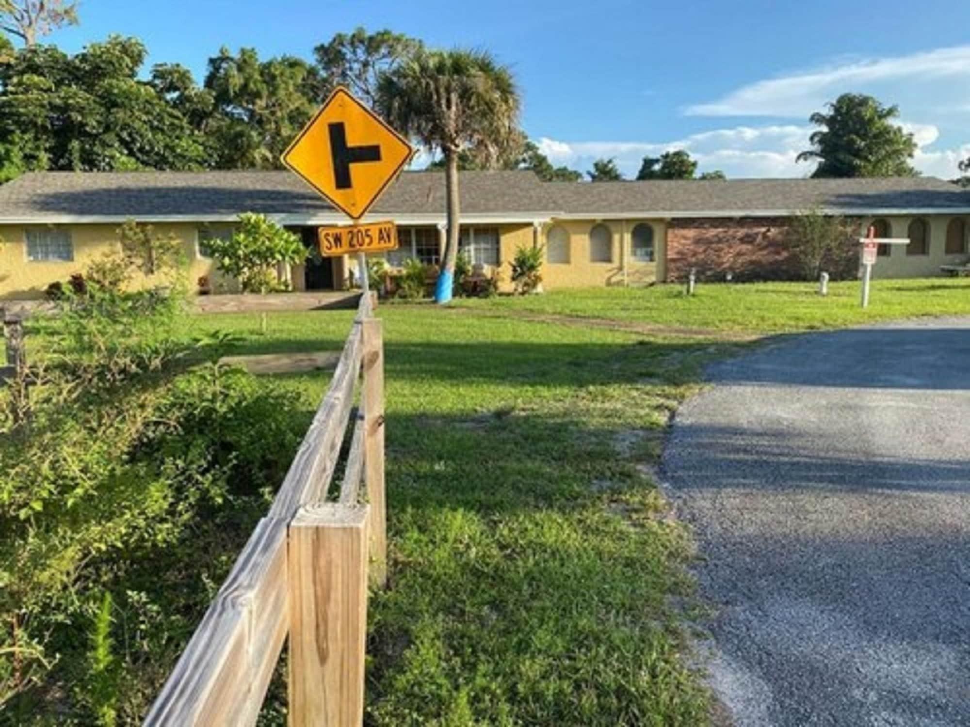 Hotel Oyo Family Ranch At Melbourne Fl Extérieur photo