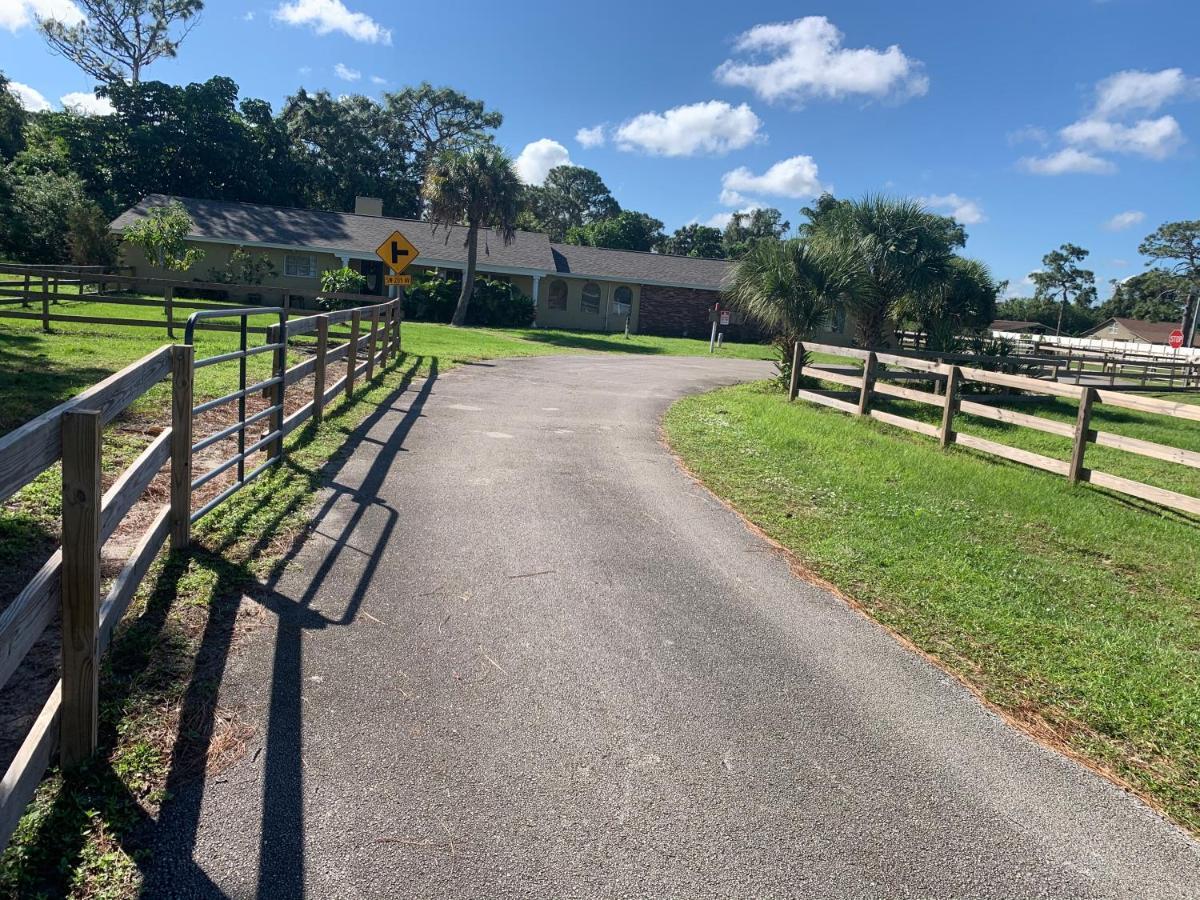 Hotel Oyo Family Ranch At Melbourne Fl Extérieur photo
